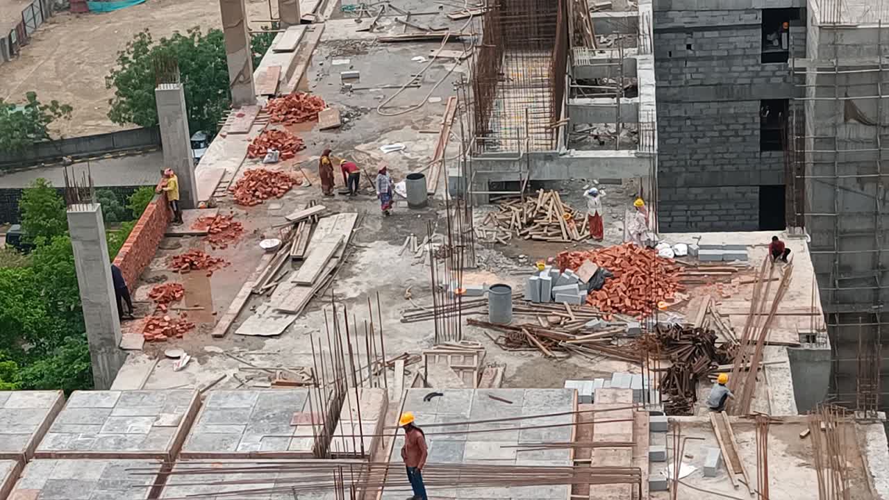 vista superior del sitio de construcción en lapso de tiempo obras de construcción en curso
