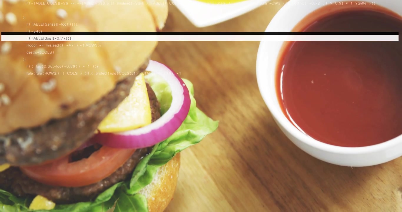 Hamburger e patatine dolci con salse d'accompagnamento