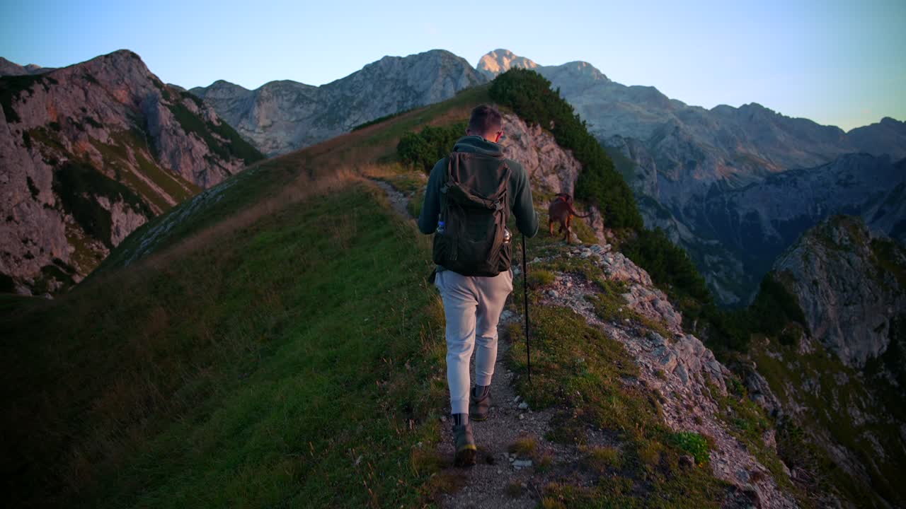 movimiento hacia adelante con una cámara en un cardán