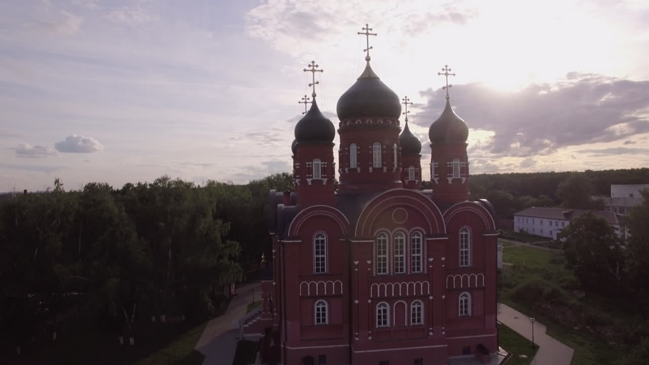 воздушный вид собора вознесения в деревне лукино, россия