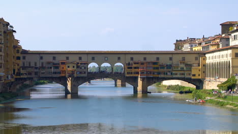 Florence-Ponte-Vecchio-Bridge,-Italy