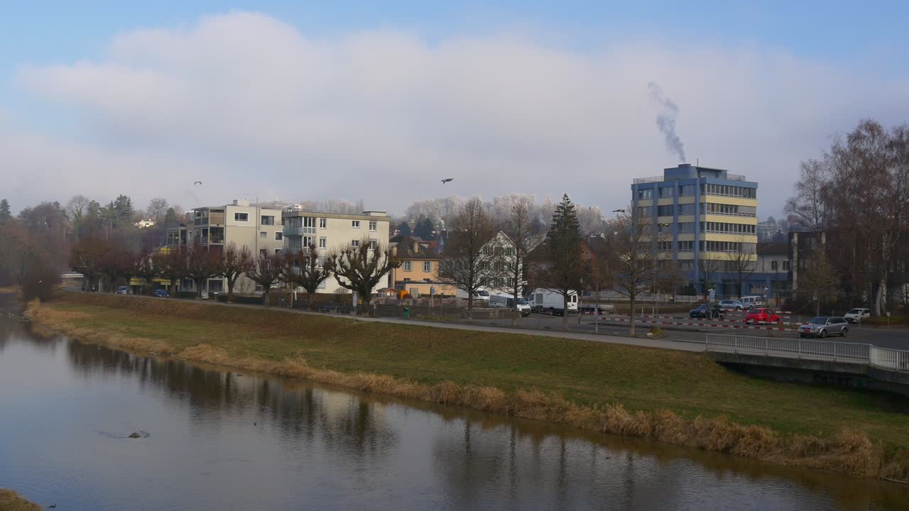 suiza adliswil ciudad sihl río panorama de día soleado 4k
