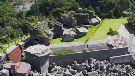 ruinas de la isla laputa de tomogashima, toma de órbita aérea, wakayama japón