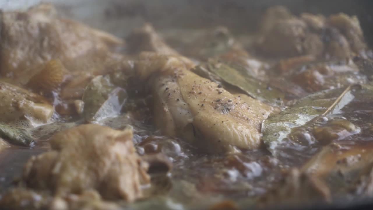 아도보 가 요리 되는 클로즈업  ⁇