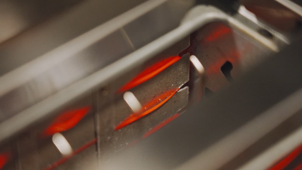 Heat on as vibrant oranges illuminate the slot.