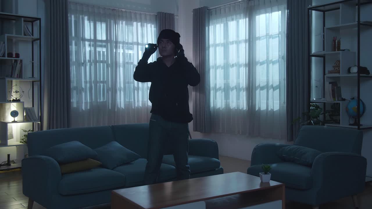 밤에 집에 침입한 경우