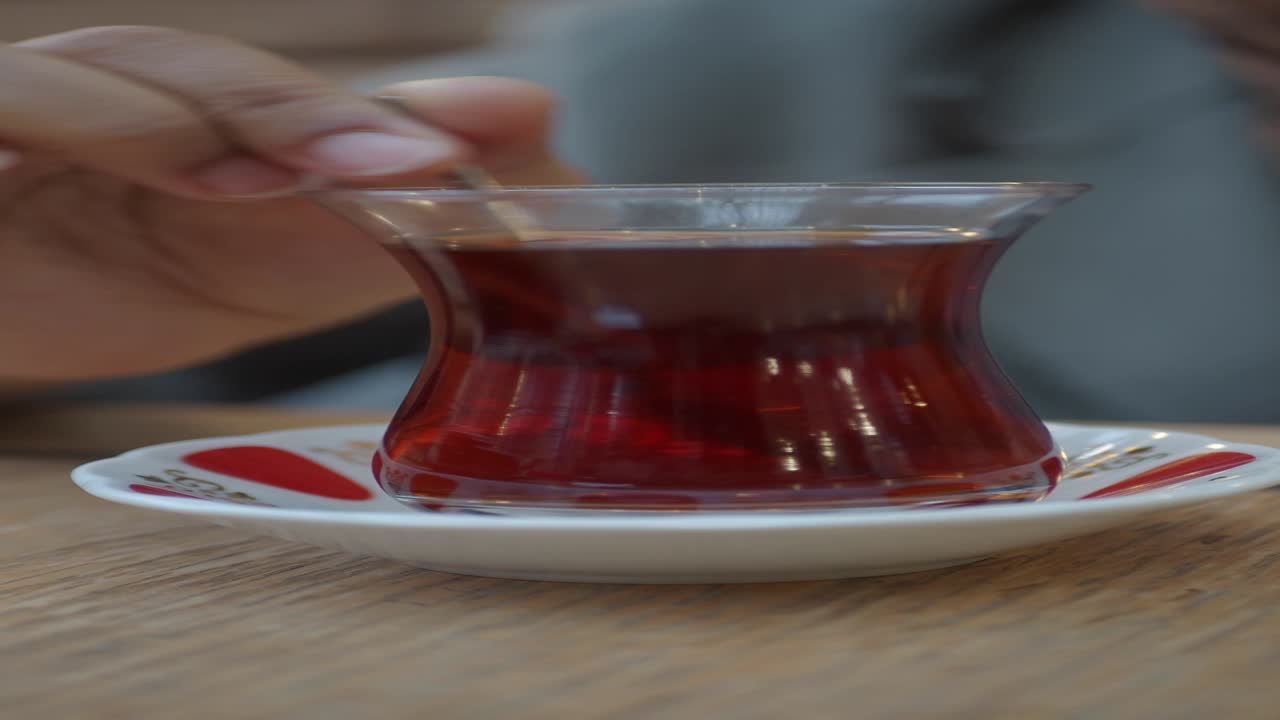 터키 차를 마시는 사람