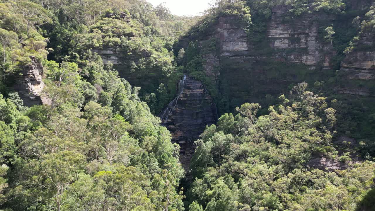 fotografía de avión no tripulado de las cascadas de leura en el parque nacional de las montañas azules, nsw australia