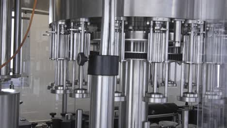 componentes de máquinas móviles de embotellado y etiquetado de vino que se prueban sin botellas
