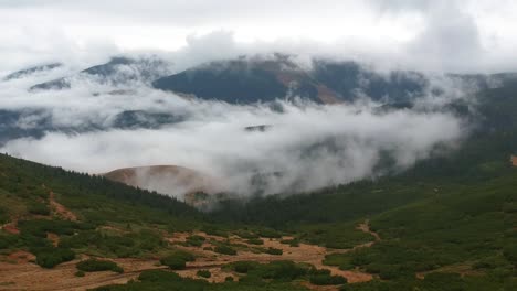 Día-De-Niebla-En-Las-Montañas-Calimani-De-Rumania