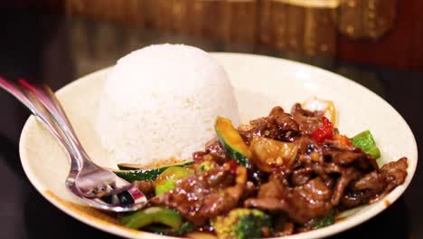 sizzling beef served with steamed rice and vegetables