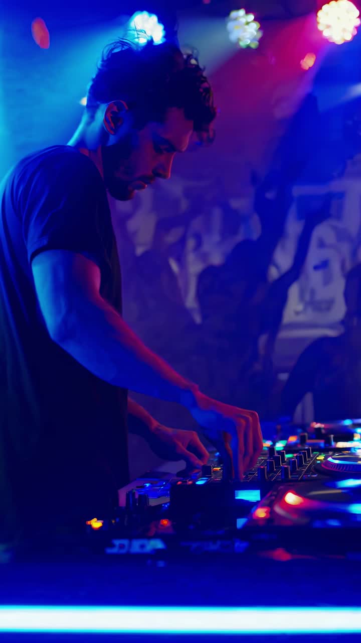 dj en un club nocturno