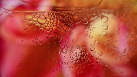 gotas de aceite abstractas en agua de colores