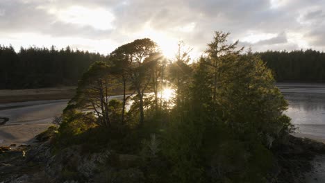 Sun-on-the-coast-of-British-Columbia-around-sunset