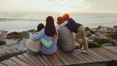 Eltern,-Kinder-Und-Zurück-Am-Strand