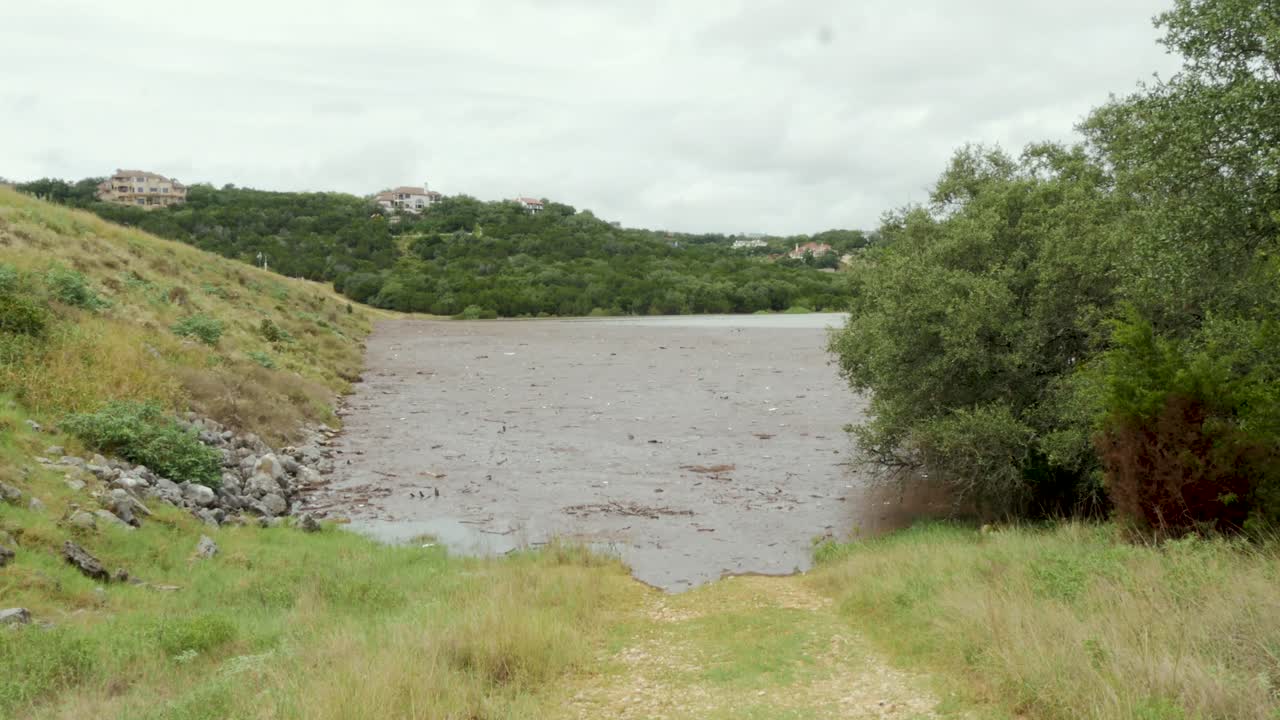 Parco allagato dopo una pioggia battente