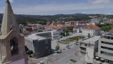 Toma-Aérea-De-Vila-Verde,-Centro-De-La-Ciudad,-Pequeña-Ciudad-Portuguesa-En-Braga,-Al-Norte-De-Portugal