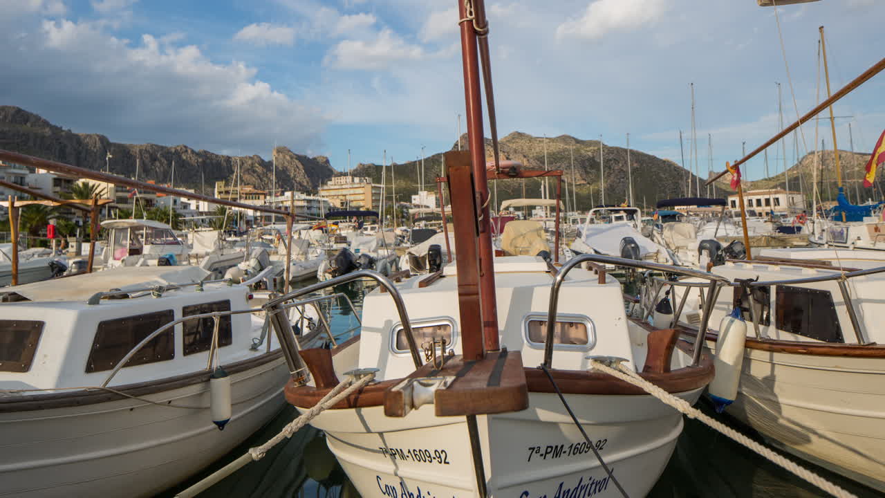 barcos de pollenca 4k 01