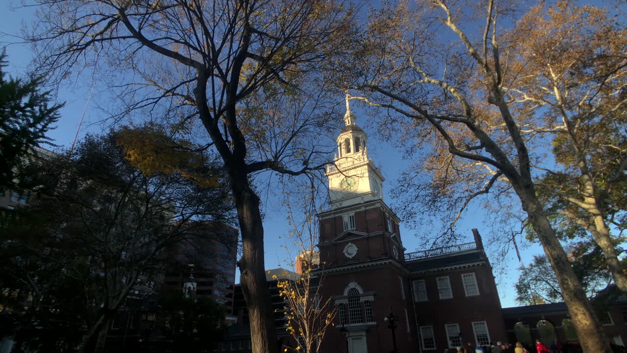 salón de la independencia en filadelfia, pennsylvania en otoño uhd