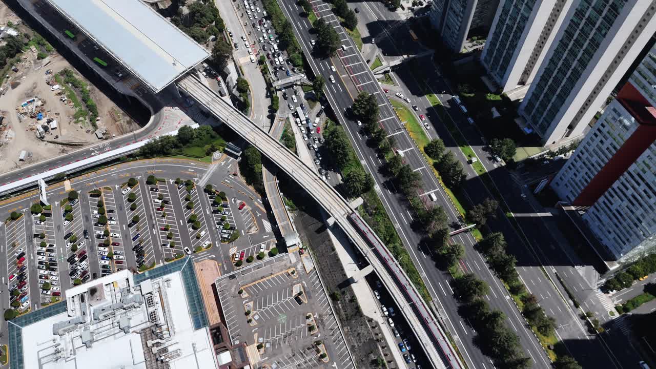 Drone captures moment a high-speed train pulls into Santa Fe station, CDMX