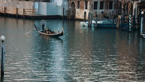 Gondola-Sailing-Along-The-Canal-In-Venice,-Italy---Slow-Motion