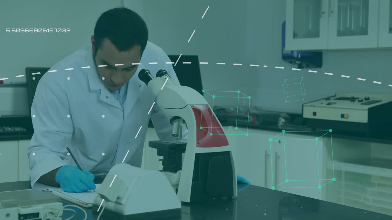 animación de formas y procesamiento de datos sobre científico masculino biracial trabajando en el laboratorio
