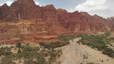 vistas aéreas del valle de wadi al disah en la región de tabuk de arabia saudita
