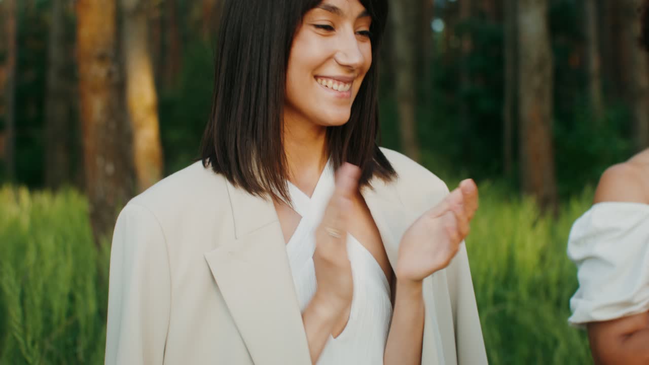 숲 속의 여자 친구들