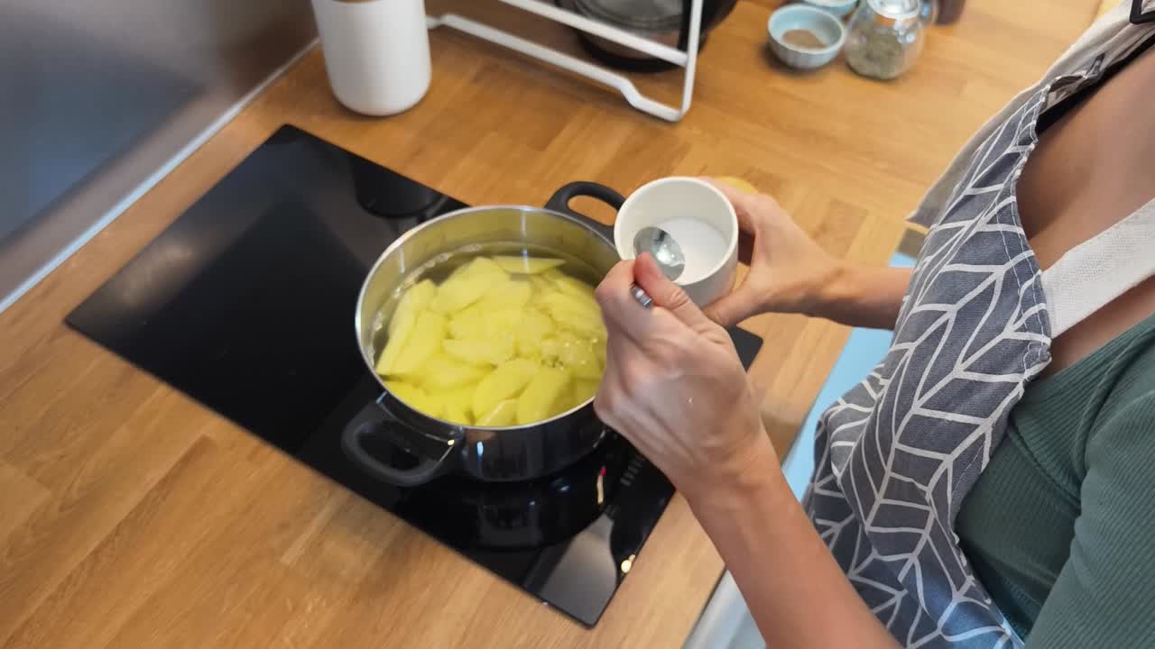 patatas en ebullición