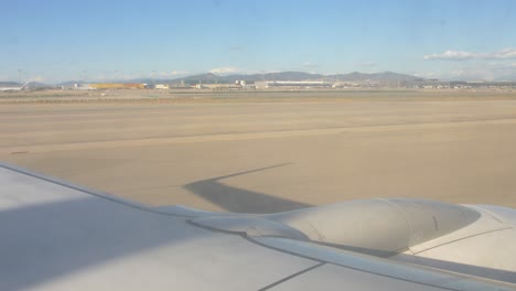 el avión se prepara para despegar.