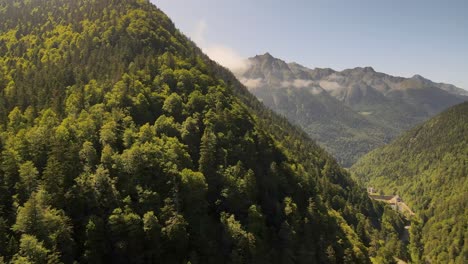 francia, pirineos, artouste, estación de esquí, pequeño pueblo francés, típica estación de esquí en las montañas