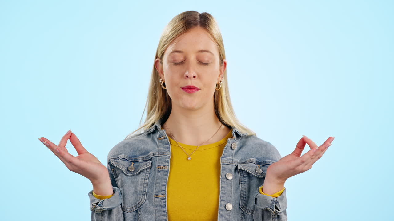 respiración, meditación y una mujer con loto