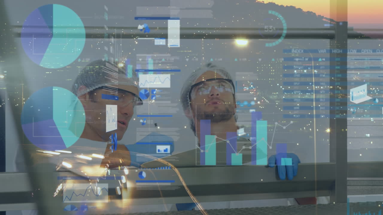 animación del procesamiento de datos sobre científicos caucásicos hombres hablando.