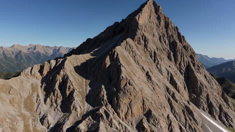 el pico de la montaña