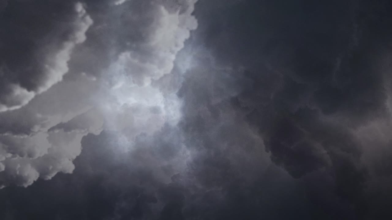 trueno strom en el cielo oscuro 4k