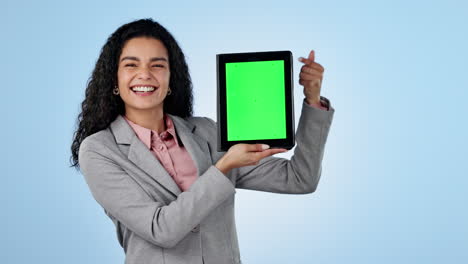 Grüner-Bildschirm,-Glücklich-Und-Eine-Geschäftsfrau,-Die-Zeigt