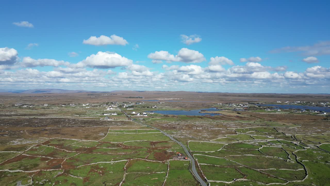 vista deslizante del campo sur de banraghbaun en el condado de galway