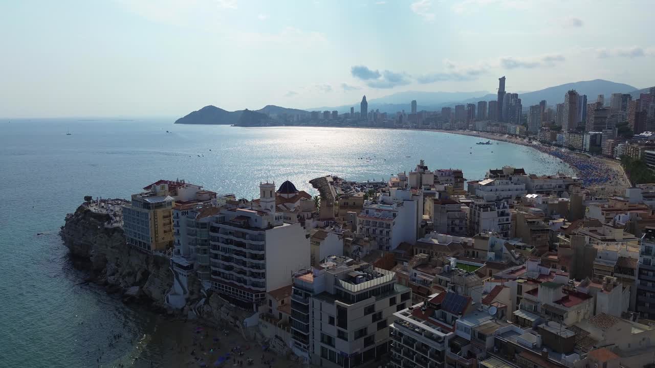 Panorama aereo dello skyline della città di Benidorm dalla spiaggia di Poniente, Spagna, meta di vacanze sulla Costa Blanca
