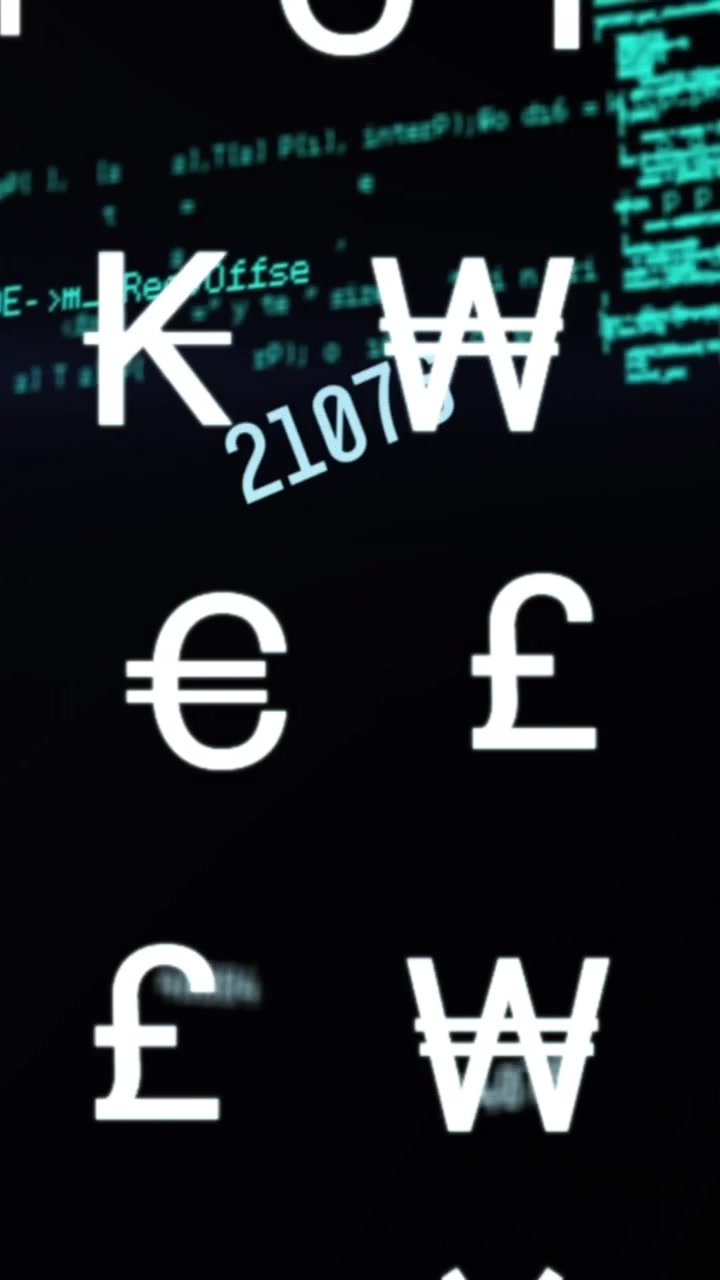 Animazione di simboli di valuta multipli e numeri che cambiano sull'elaborazione dati su sfondo nero.