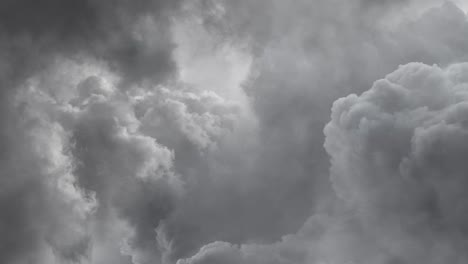 Desciende-La-Oscuridad,-Capturas-Cautivadoras-De-Tormentas-Eléctricas