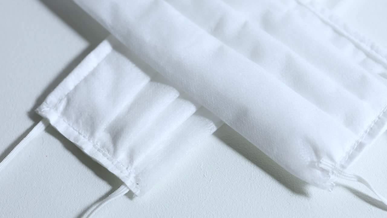 vista de las máscaras faciales