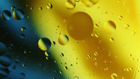 gotas de aceite de colores abstractos reales en la rotación del agua con fondo de mezcla de degradado de color