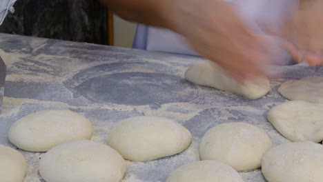 Roher-Teig,-Roher-Teig,-Der-Von-Hand-Hergestellt-Wird