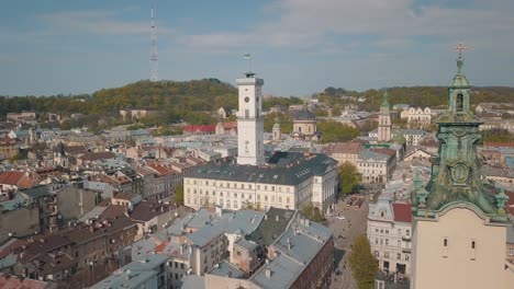 Ciudad-Aérea-Lviv,-Ucrania.-Ciudad-Europea.-Zonas-Populares-De-La-Ciudad.-Ayuntamiento