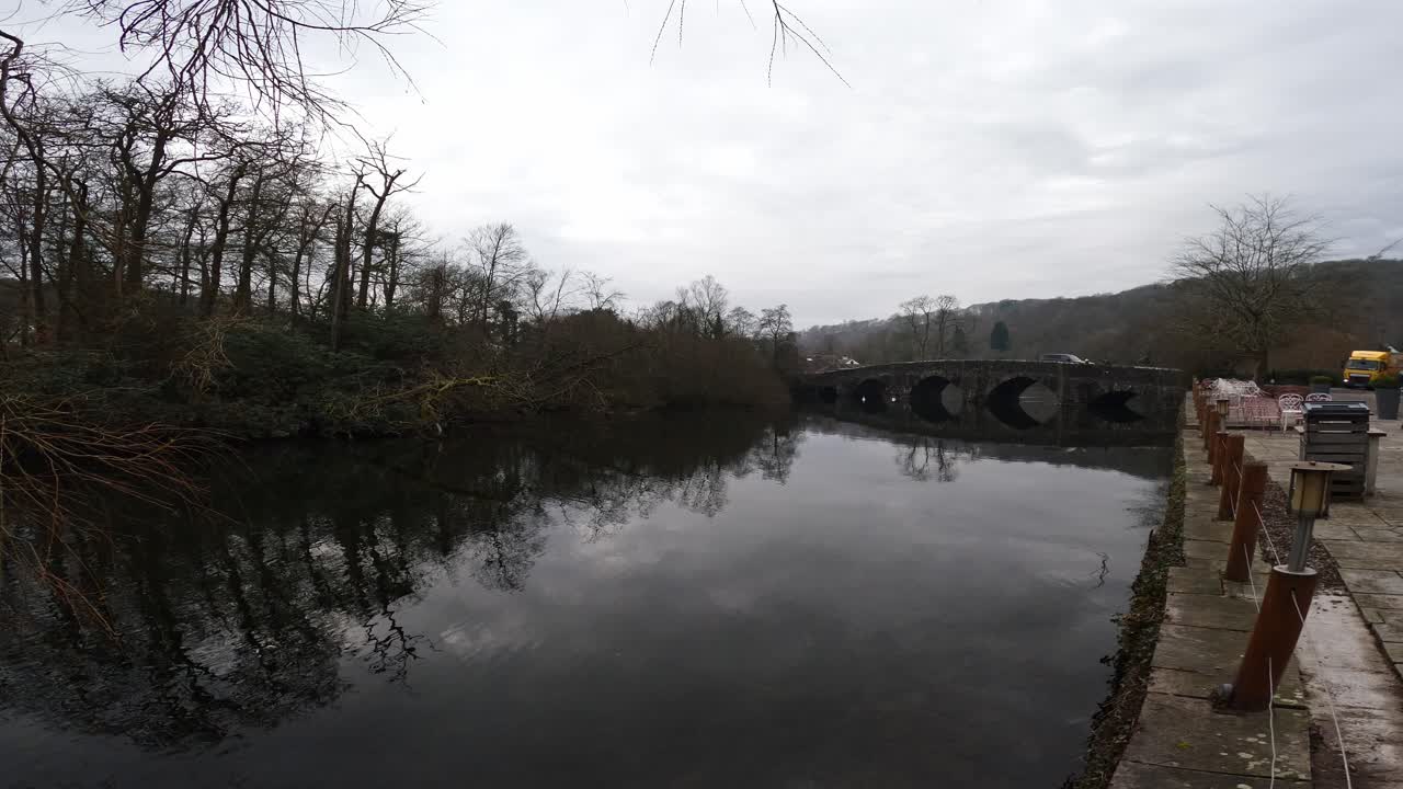 Filmato video di Newby Bridge a Cumbria