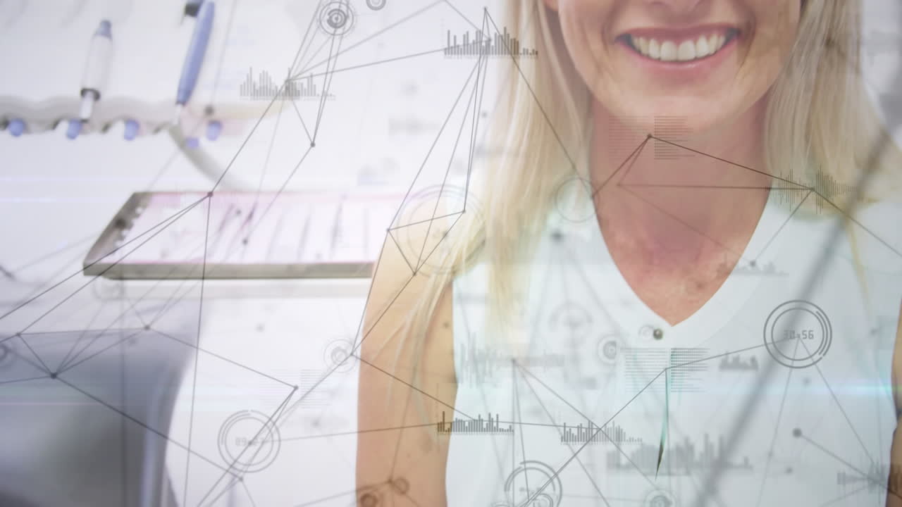 animación de la red de conexiones con el procesamiento de datos sobre la doctora caucásica