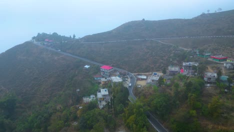 paisaje de darjeeling jardín de té y bucle de batasia vista aérea de darjeelling y tren de juguete darjeeling