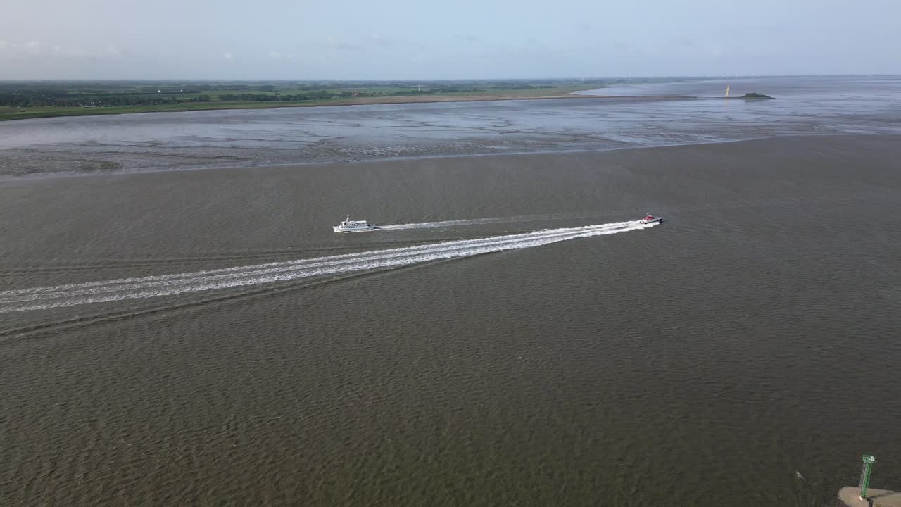 두 배가 바다에서 서로 교차, 브레메르하벤, 독일, 유럽, 드론, 북해