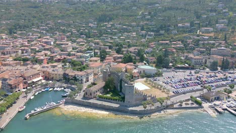 The-magnificent-Castle-Castello-Scaligero-in-Italy