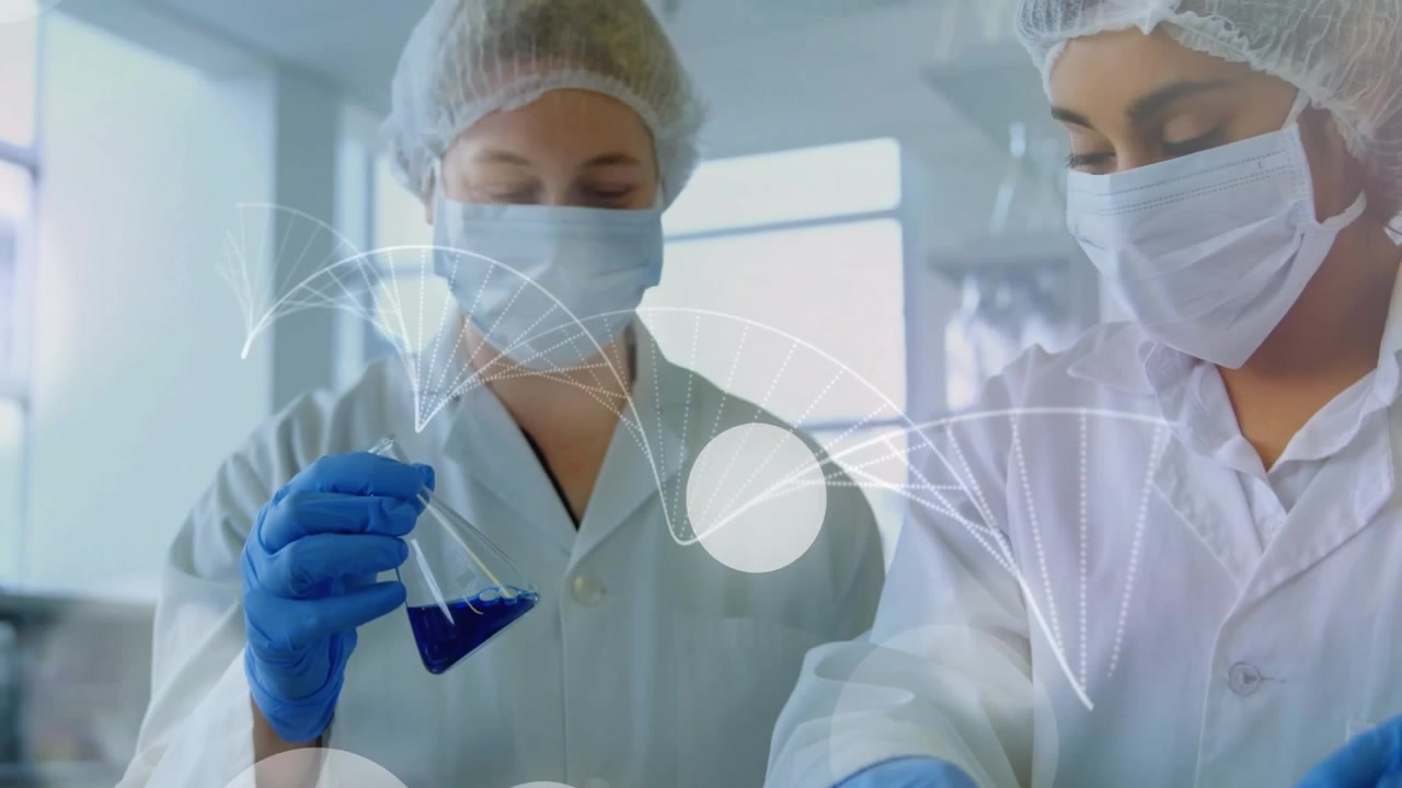 Al sollevamento della pipetta, tecnici di laboratorio che dispensano una soluzione blu, collegandosi a un'elica di DNA fluttuante.